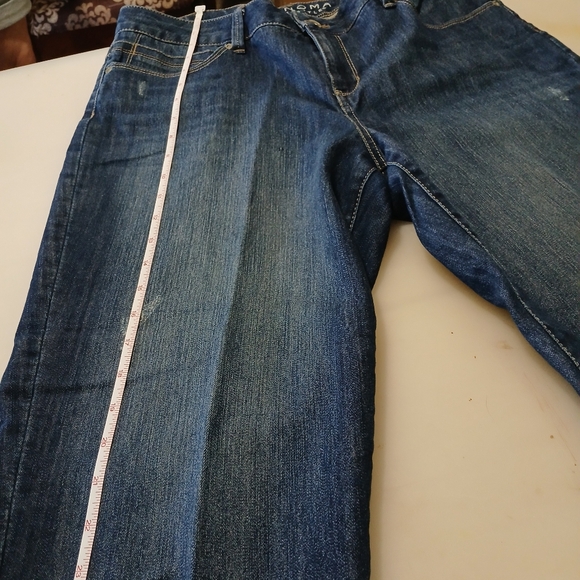 Fancy Embroidered Pockets Denim Jean's Ladies Size 12, Sonoma Modern Fit Capri - Picture 4 of 7